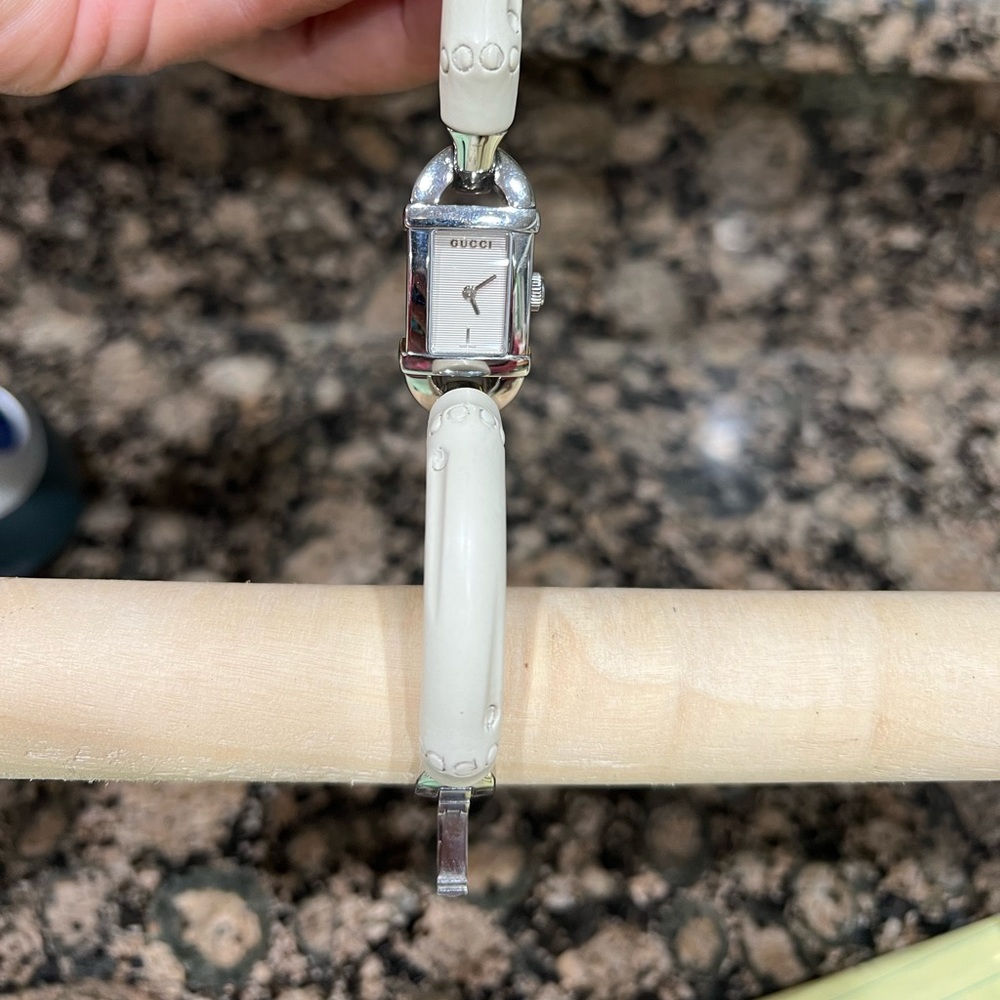 100% Authentic GUCCI watch leather.